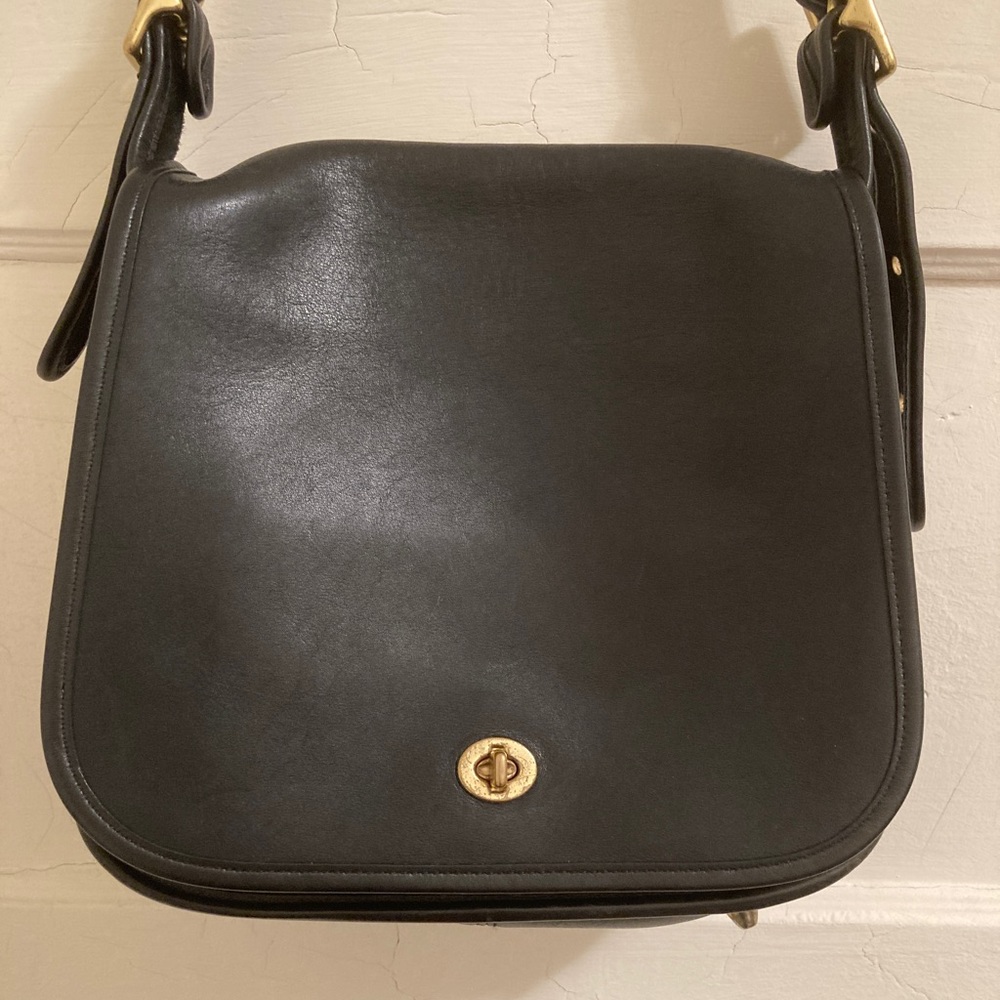 Vintage coach 9525 crossbody leather with slight defect